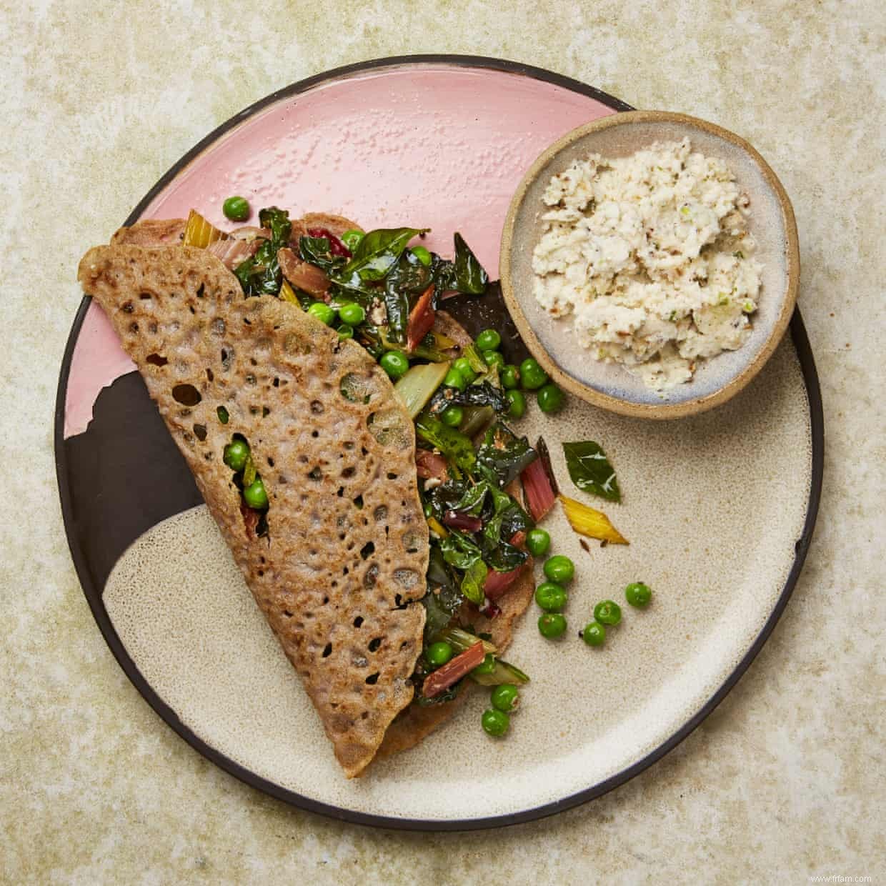 Recette de Meera Sodha pour dosa végétalien avec chutney de noix de coco et légumes verts 