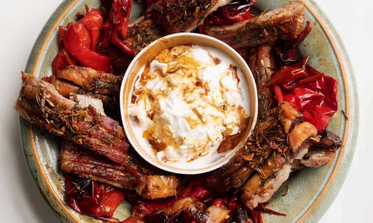 Recette Poitrine d agneau, poivrons et burrata de Nigel Slater 