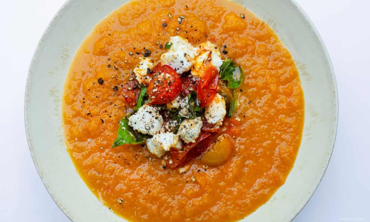 Soupe de tomates et carottes de Nigel Slater à la feta 