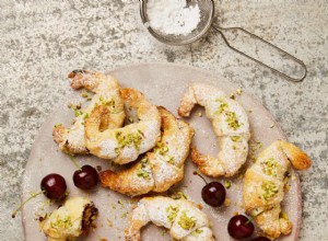 La recette végétalienne de Meera Sodha pour les croissants à la pistache et aux cerises 