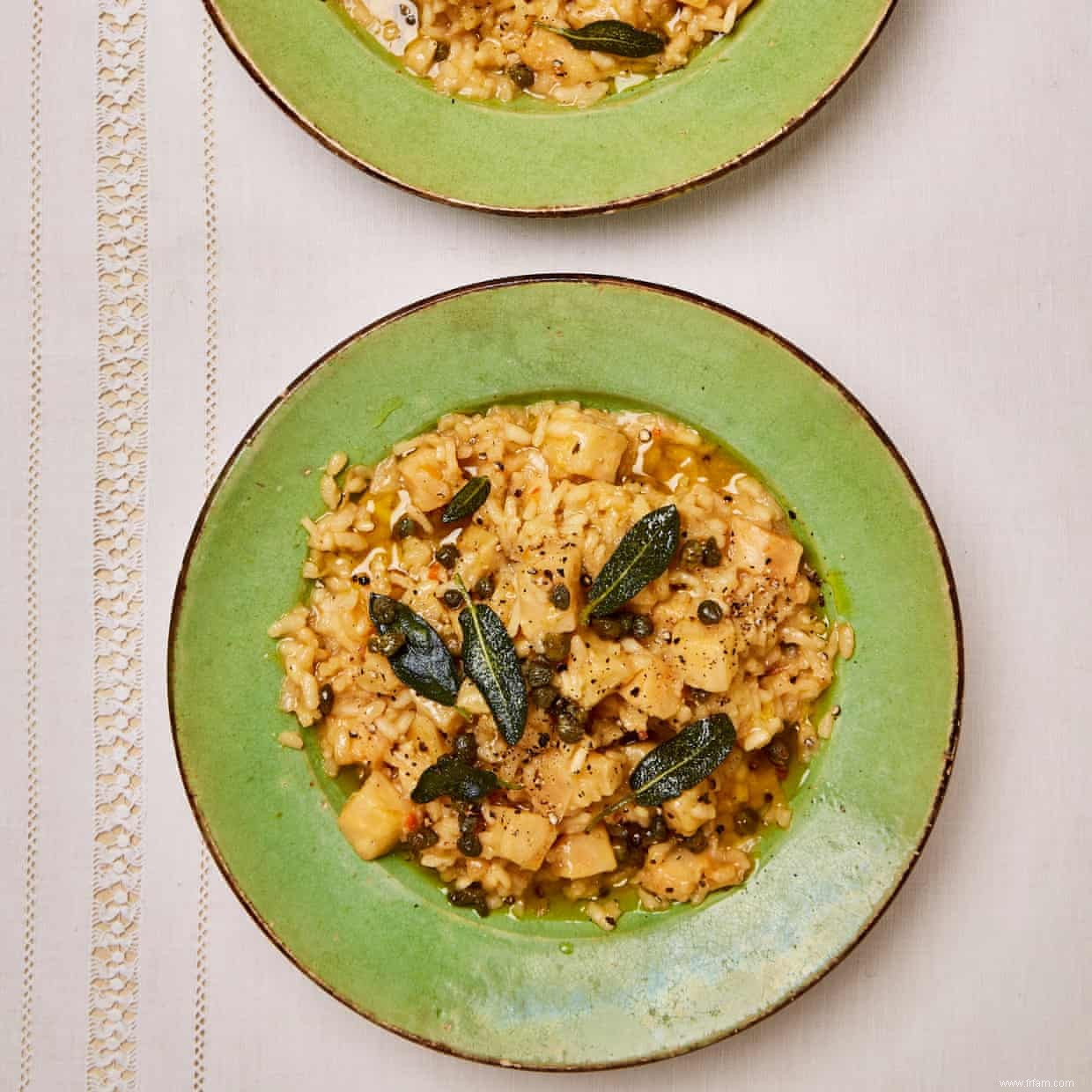 La recette végétalienne de Meera Sodha pour le risotto de céleri-rave à la sauge, aux câpres et à l huile de citron 