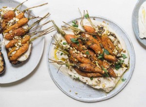 Houmous fouetté de Hetty McKinnon avec carottes rôties et huile de zaatar 