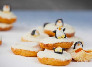 Icebergs de gâteau de Jaffa aux framboises avec des mini pingouins 