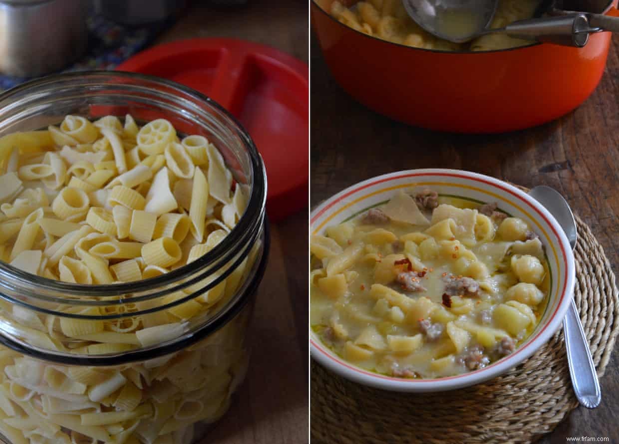 La recette de Rachel Roddy pour la soupe de pâtes aux pommes de terre et à la saucisse 