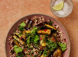 Recette végétalienne de Meera Sodha pour la salade d aubergines nam jim avec du riz sauvage 