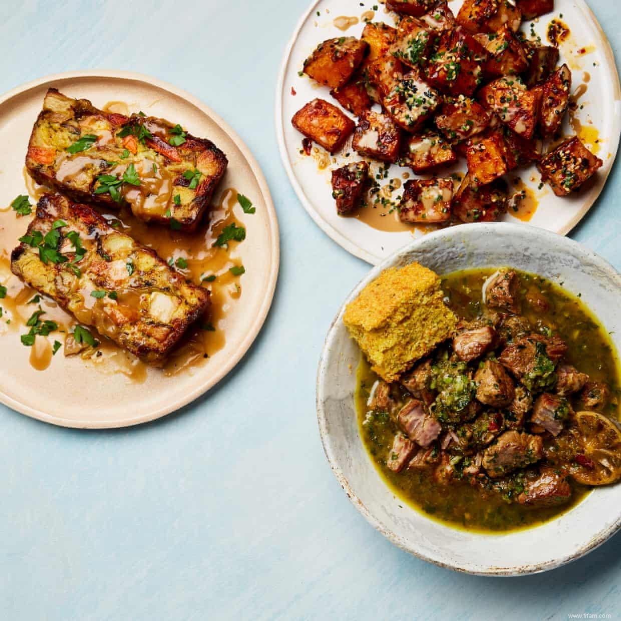 Les recettes de Yotam Ottolenghi pour le piment vert con carne, les pommes de terre épicées et les restes de pain de Noël 