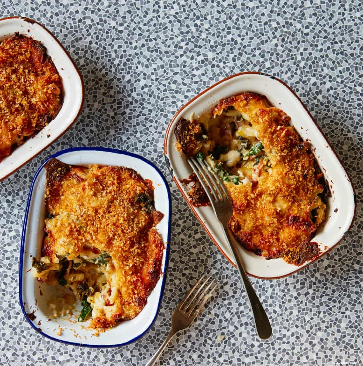 La recette de Thomasina Miers pour les macaronis au fromage avec kale et chapelure croustillante 