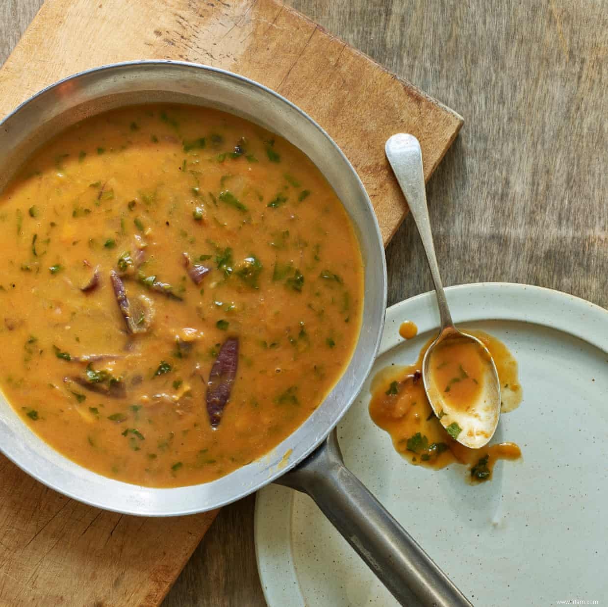 Recette d Anna Jones pour le crapaud végétarien dans le trou avec de la moutarde et de la sauce à la bière 