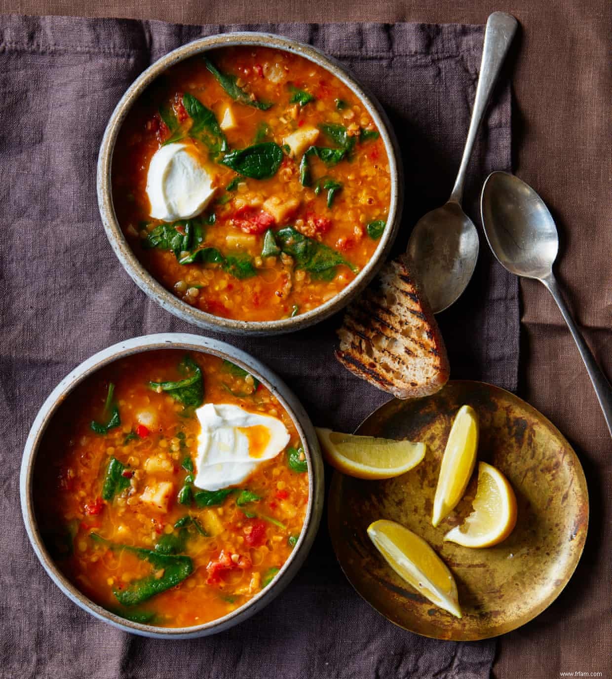 La recette de Thomasina Miers pour la soupe éthiopienne aux lentilles et épinards sans gluten 