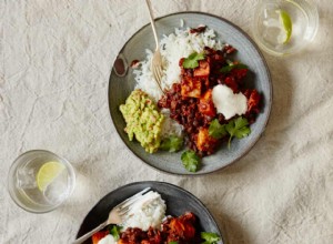 Recette de Thomasina Miers pour le piment végétarien avec courge rôtie et haricots noirs 