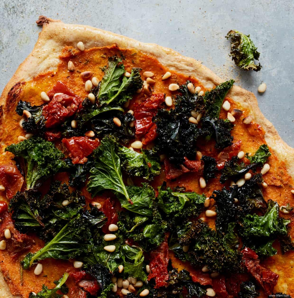 La recette de la pizza à la courge et au kale croustillant d Anna Jones 