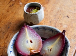 Les recettes de Nigel Slater pour les poires pochées au vin rouge et la bagatelle aux bananes facile 