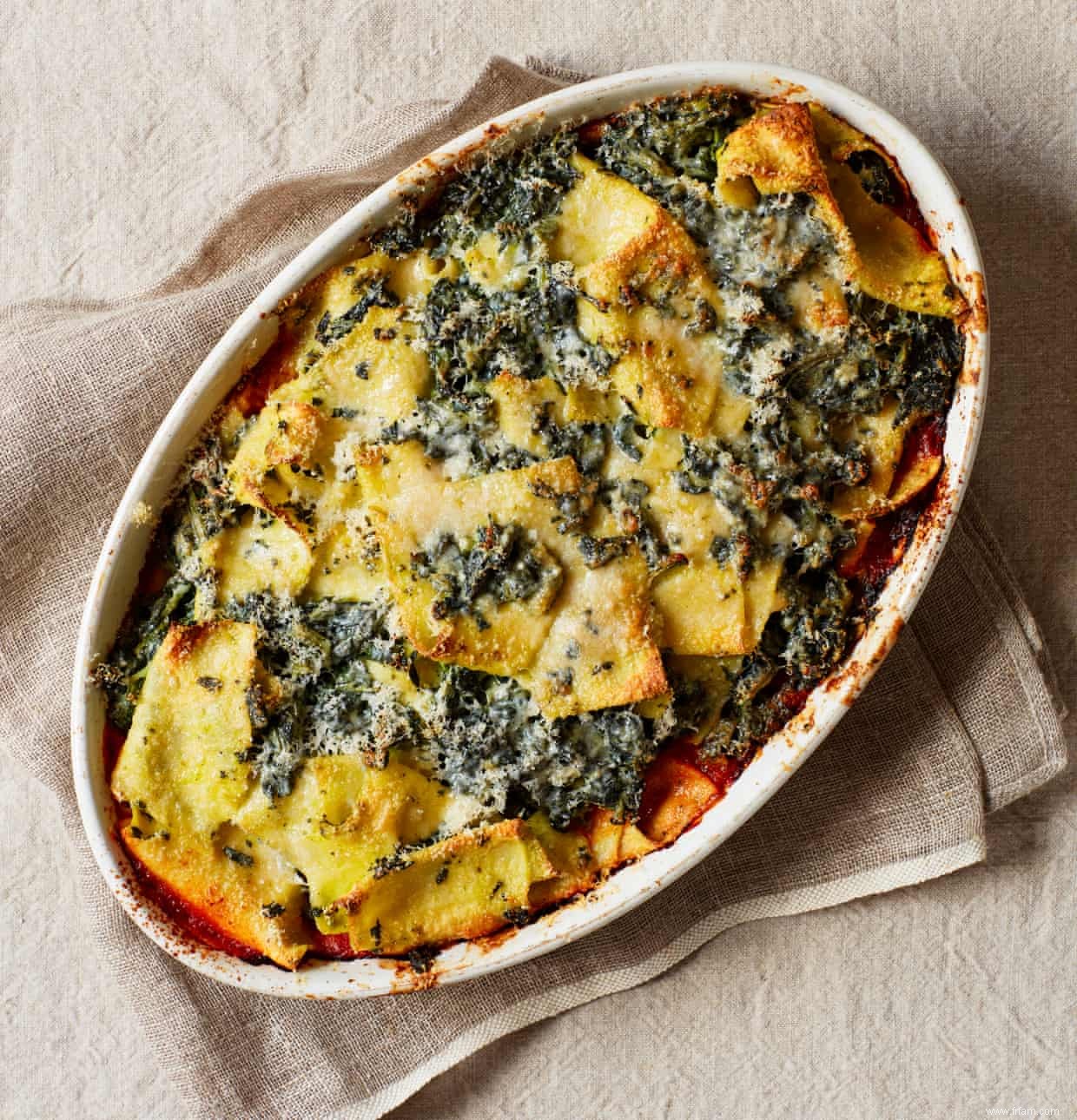 Recette de Thomasina Miers pour les lasagnes de triche à la ricotta et aux légumes verts 