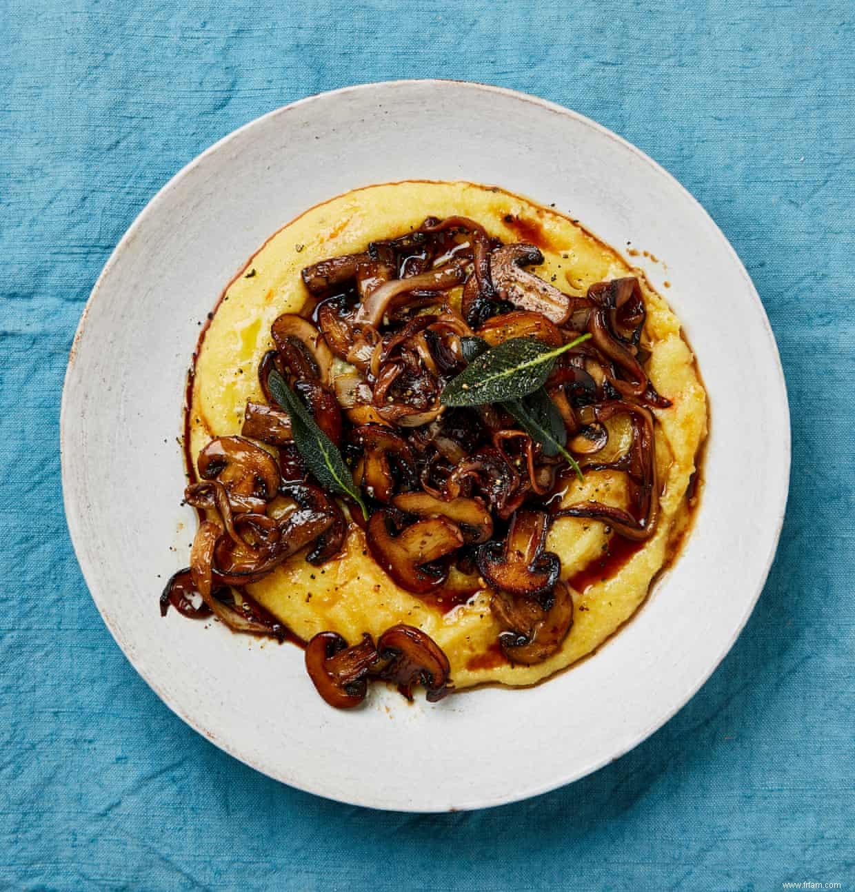 La recette végétalienne de Meera Sodha pour la polenta au radicchio balsamique et aux champignons 