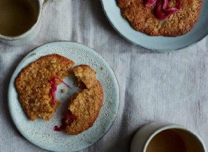 Recettes d Anna Jones pour la rhubarbe rôtie et les biscuits moelleux à la rhubarbe 