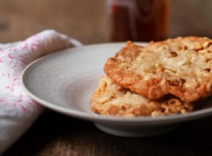 Les recettes de Nigel Slater pour les biscuits aux pignons de pin et au citron, et la génoise dorée aux raisins secs et aux canneberges 