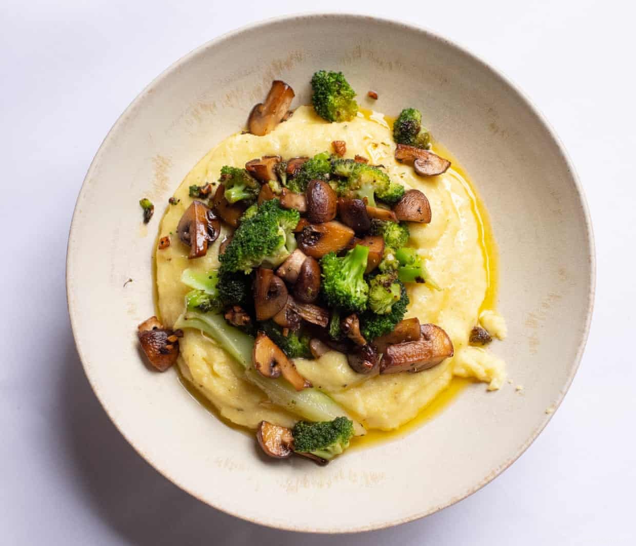 La recette de Nigel Slater pour la polenta, les champignons et le brocoli 