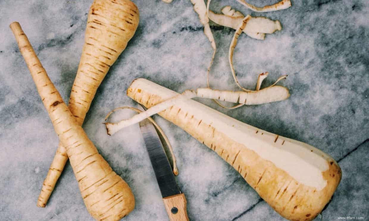 Comment transformer les parures de légumes en dîner 