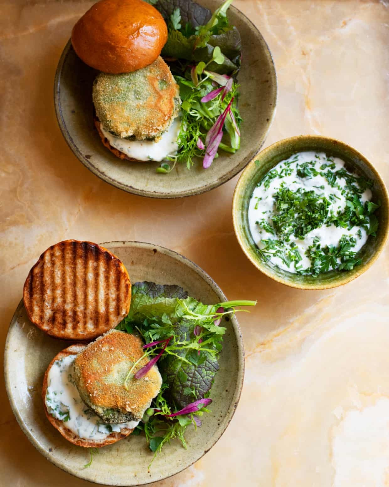 Les recettes de Nigel Slater pour la soupe aux pois cassés et les gâteaux aux pois et aux champignons 