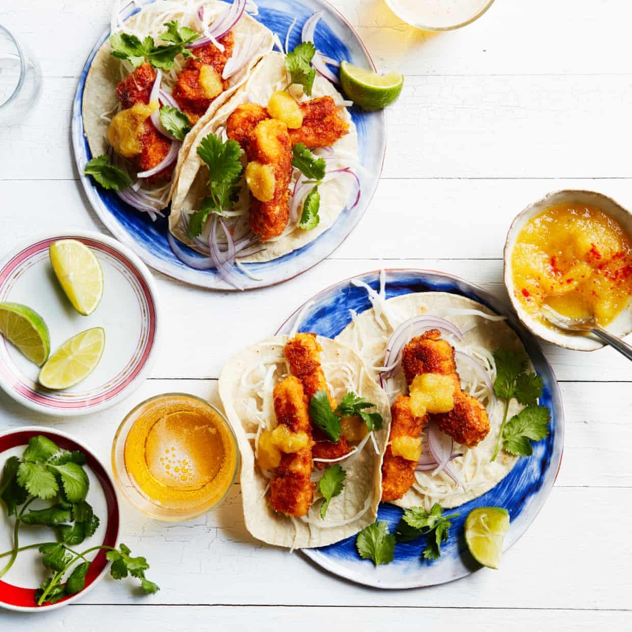 La recette de Thomasina Miers pour les tacos de poisson panés aux cornflakes avec du ketchup à l ananas 