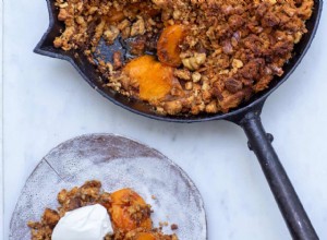 Utilisez des fruits à noyau meurtris dans ce crumble alcoolisé - recette 