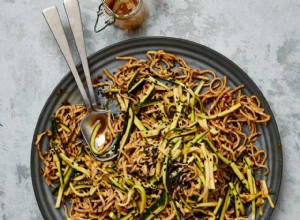 La recette végétalienne de Meera Sodha pour les nouilles au sésame avec courgette frappée 