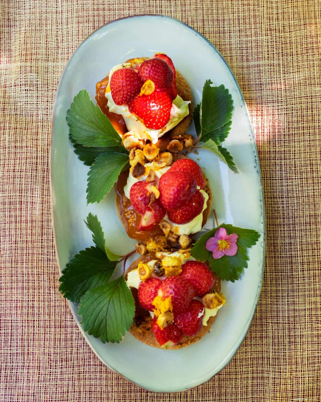 Les recettes de soupe de crustacés et de sablés aux fraises de Nigel Slater 