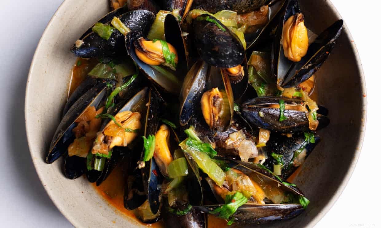 La recette de moules au pak choi et au piment de Nigel Slater 