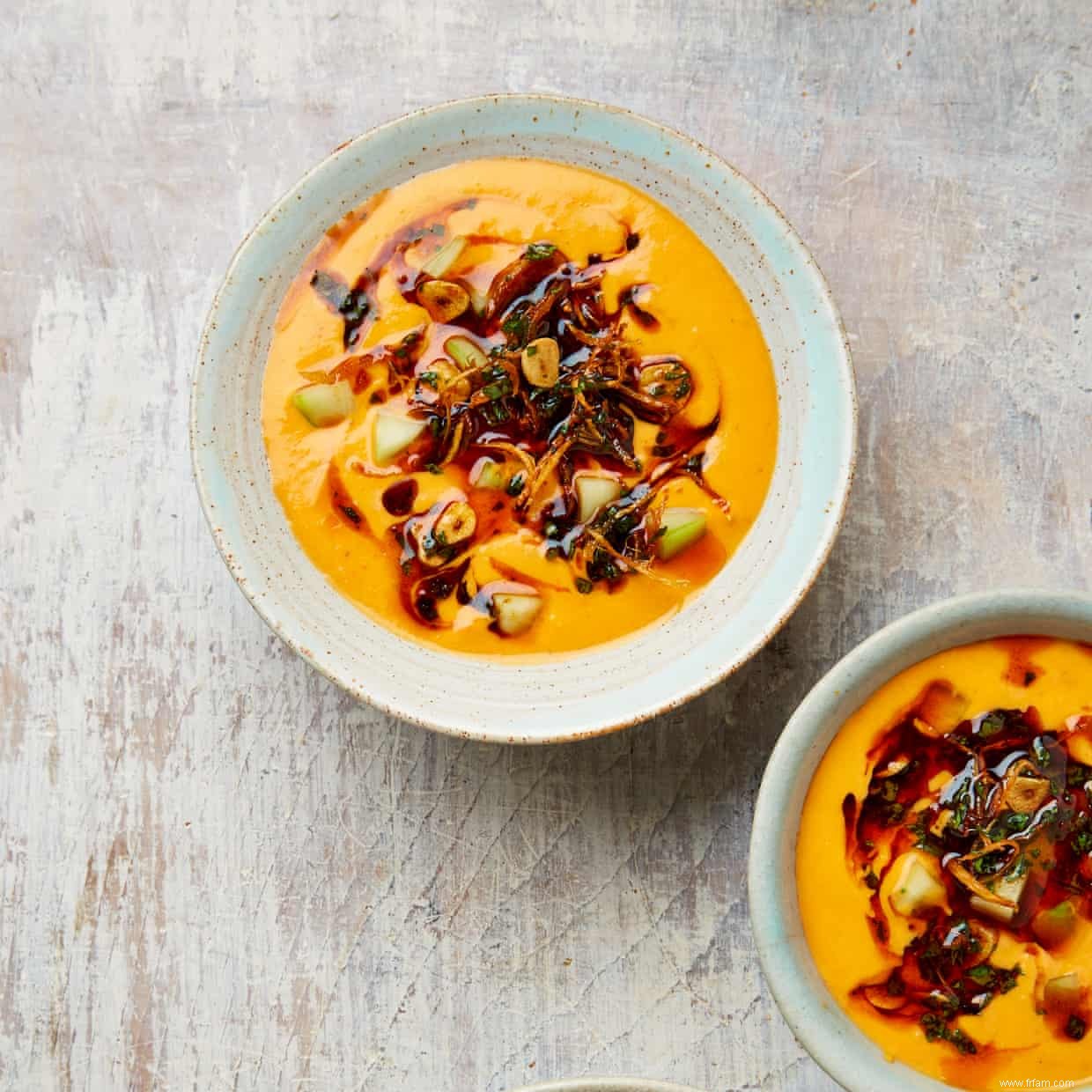 Les recettes de Yotam Ottolenghi pour la soupe à la tomate trois façons 