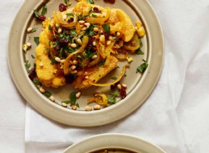 La recette de Thomasina Miers des steaks de chou-fleur croustillants avec une escabèche au safran 