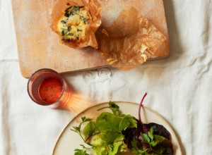 La recette de Thomasina Miers pour les mini frittatas au fromage avec bacon et légumes verts 