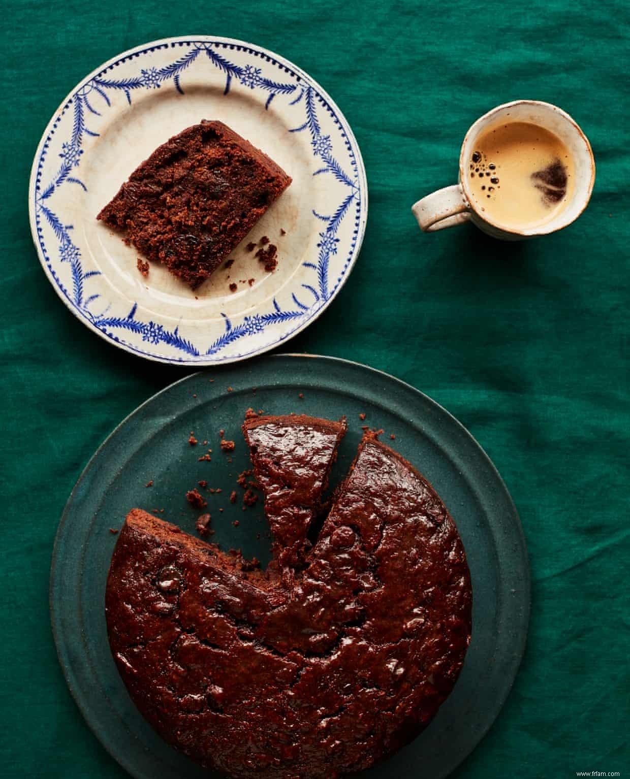 La recette du gâteau de Noël aux dattes et au chocolat de Benjamina Ebuehi 