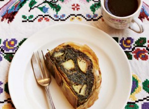 Strudel aux graines de pavot, pacanes et pommes par Olia Hercules 