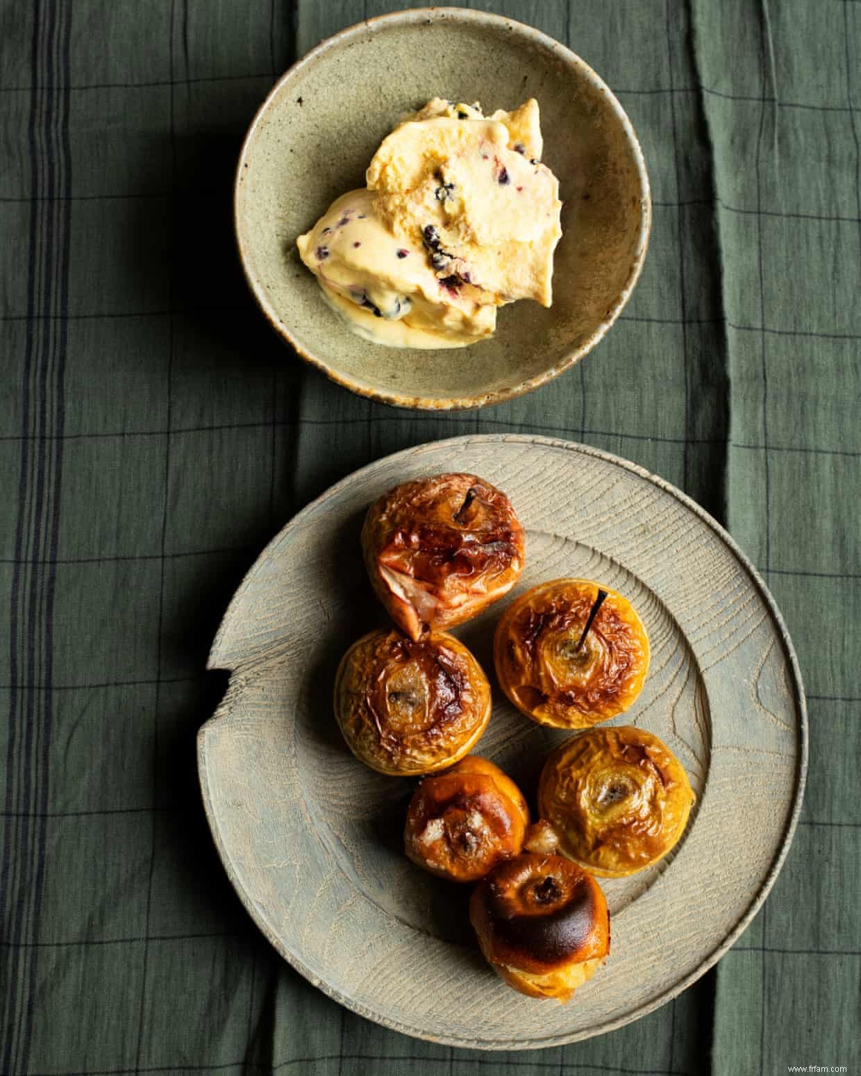 Les recettes de Nigel Slater pour le flétan et les pommes au four 