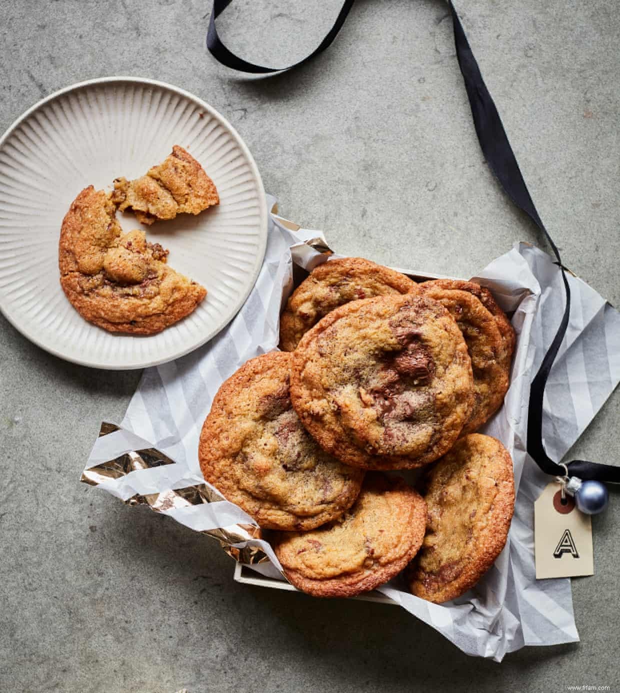 Cadeaux sucrés :la recette de Ravneet Gill de biscuits au chocolat au lait, noix de pécan et orange 