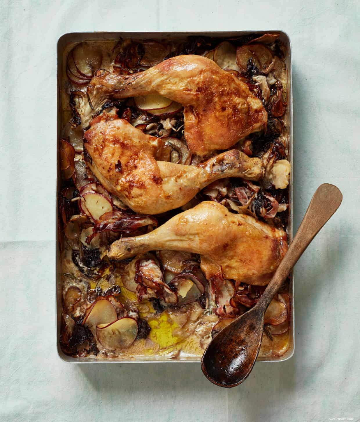 Recette de Thomasina Miers pour les cuisses de poulet avec radicchio, pancetta et romarin 