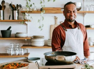 Nige a appris à cuisiner en détention pour migrants – maintenant il enseigne ses recettes aux Australiens 