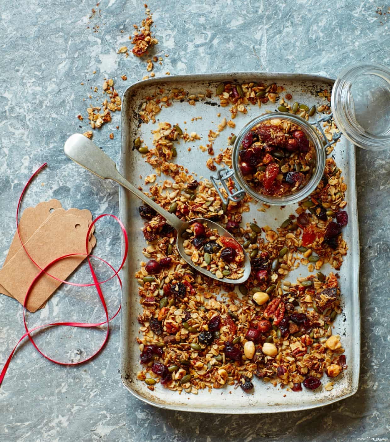 La recette du cadeau de Noël de Thomasina Miers pour le granola au chocolat noir 