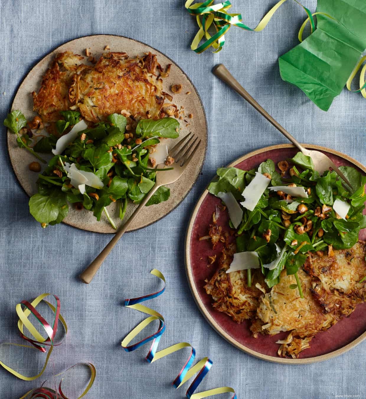 Recette de Thomasina Miers pour le rösti de panais et pommes de terre avec salade de cresson et noisettes 