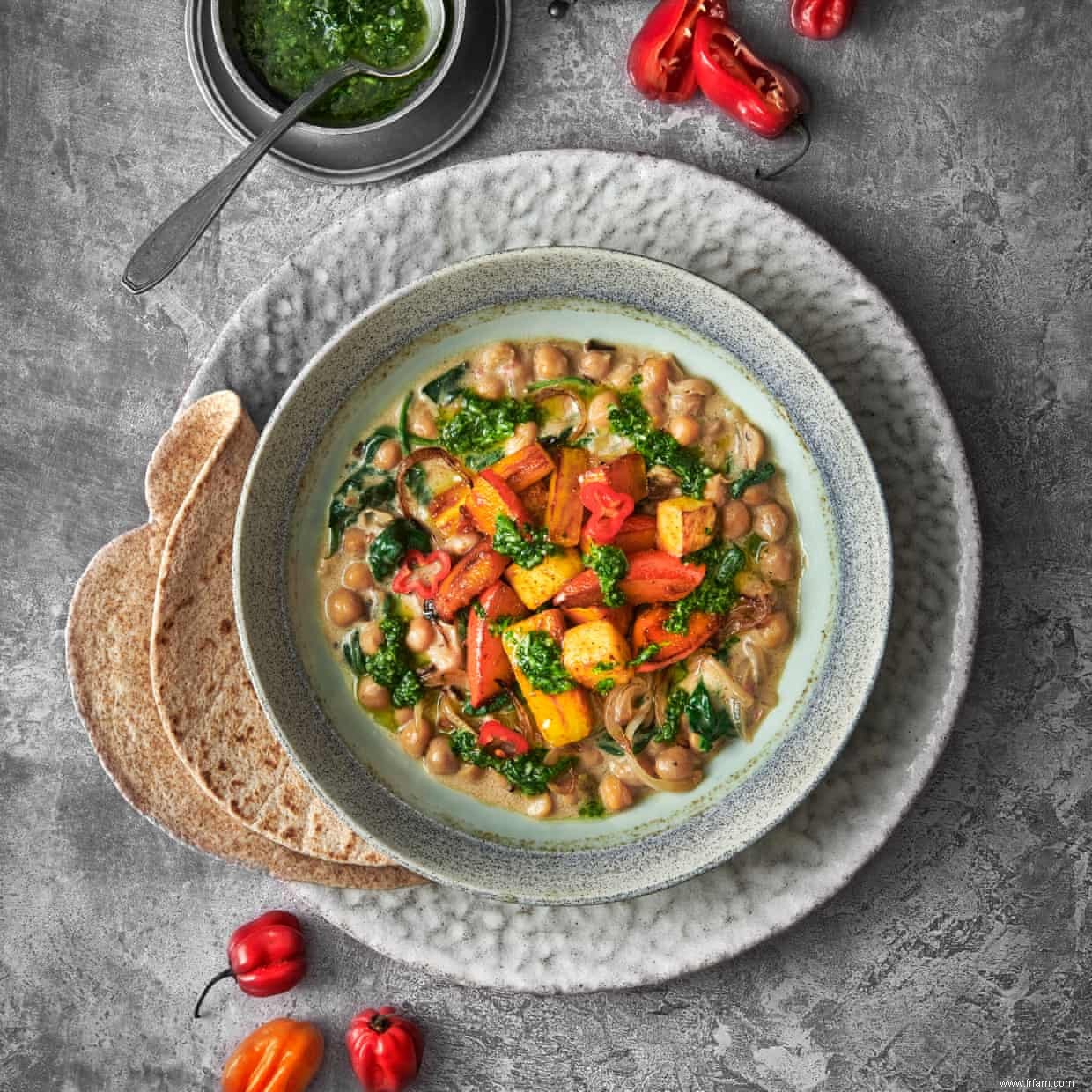 Noix de coco au curry de pois chiches et rôti à l érable d Andi Oliver s provision de terre d hiver épicée 