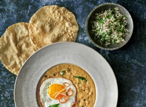 Oeufs frits croustillants de Ravinder Bhogal avec curry de noix de coco et sambol de coriandre 