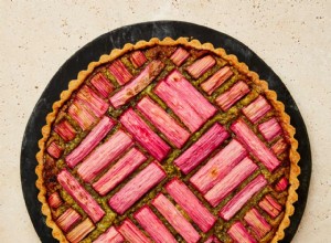 La recette vegan de Meera Sodha pour la tarte à la rhubarbe, à la cardamome et à la pistache 