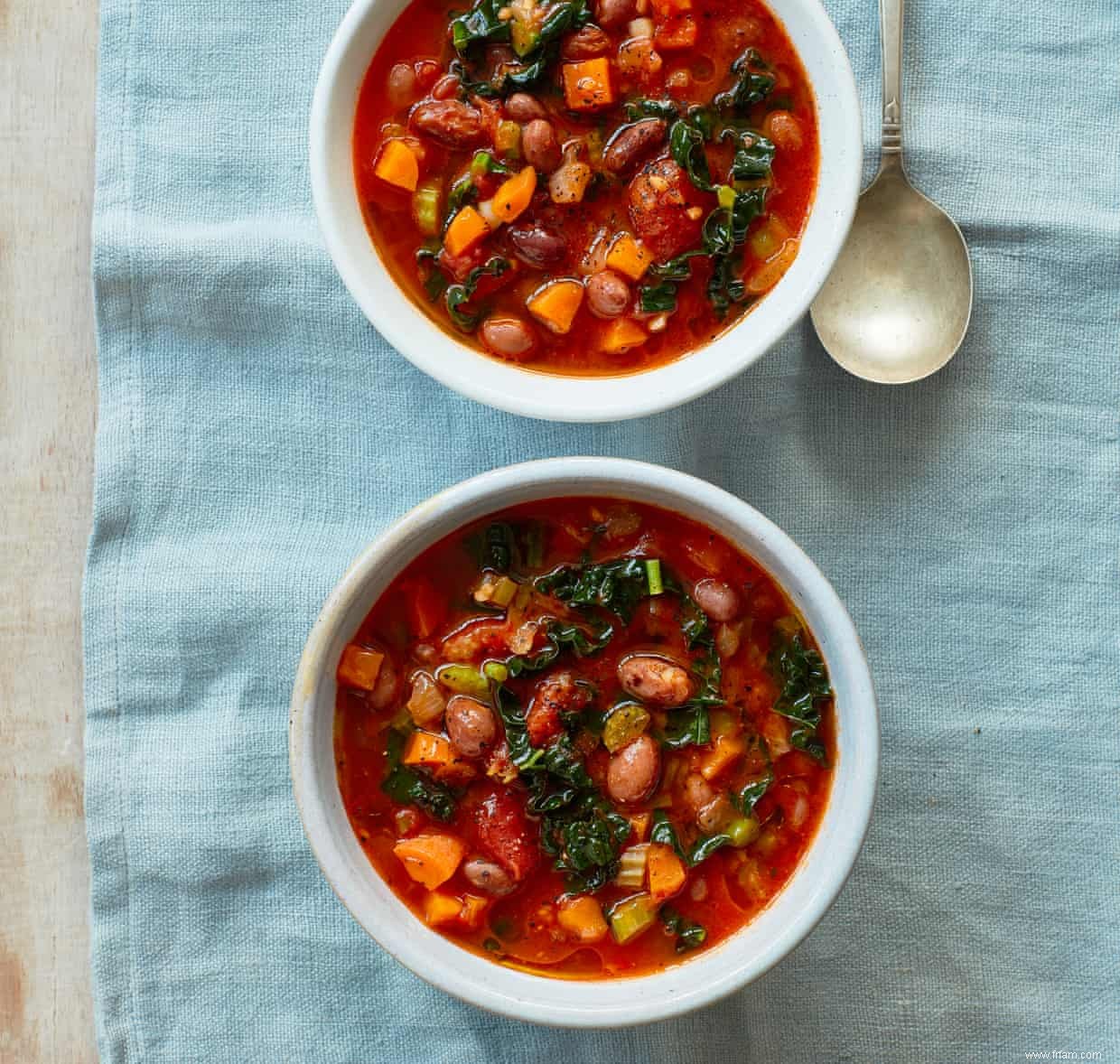 La recette du cavolo nero et du minestrone aux haricots borlotti de Thomasina Miers 