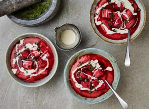 Confiture acidulée et crème vanillée :les recettes de Yotam Ottolenghi à la rhubarbe 