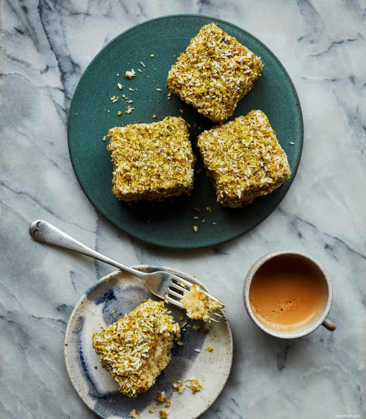 La recette des lamingtons citron et pistache de Benjamina Ebuehi 