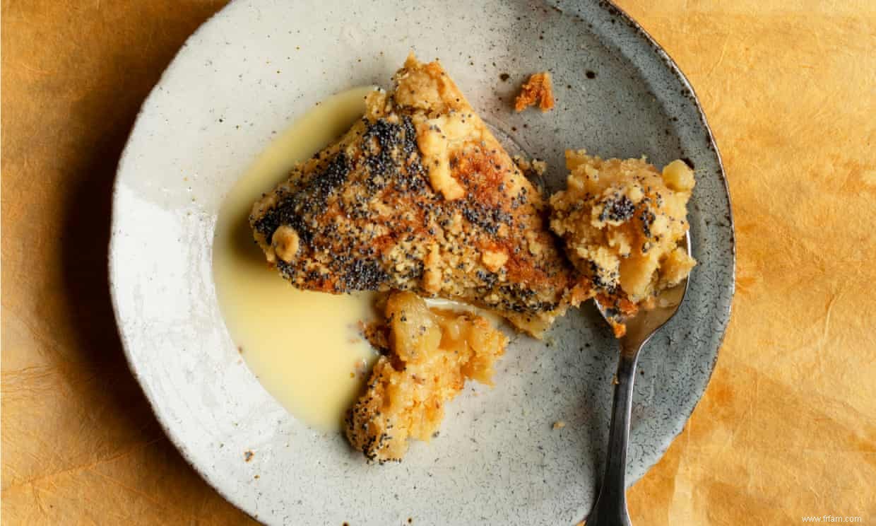 Les recettes de Nigel Slater pour les nouilles au chou et le gâteau aux pommes chaud 