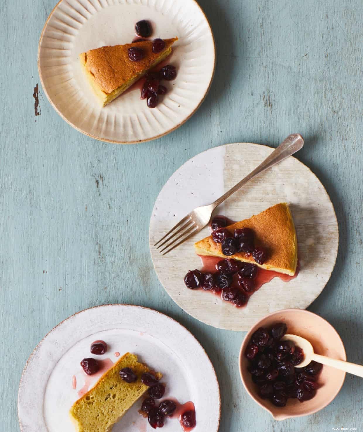 La recette de Tamal Ray du cheesecake japonais à la pistache et aux cerises au sirop 