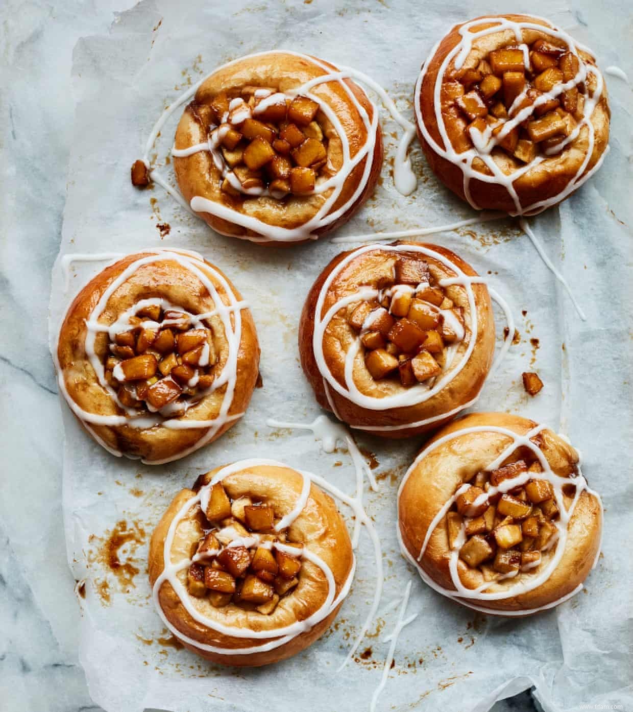 La recette de Ravneet Gill pour les pains glacés aux pommes 