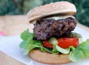 Les barbecues sont de retour ! 10 burgers parfaits à essayer - des haricots végétaliens aux bouchées de bhaji 