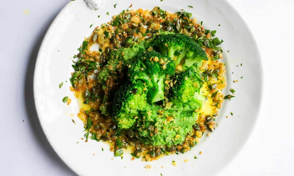 La recette de Nigel Slater pour le brocoli, les graines de citrouille et la chapelure 